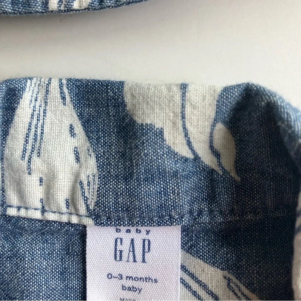 Baby Gap Shortie Set Size 0-3 Months Blue Floral Chambray Romper Hat 2 pc Outfit